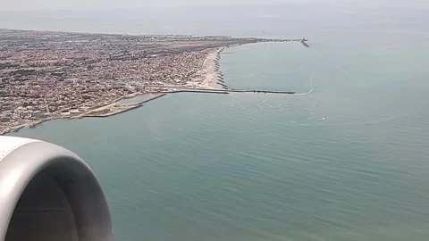 Window view, pov plane, ocean view 库存影片 242452401