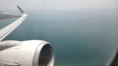 Window view, pov plane, water view 库存影片 242452411