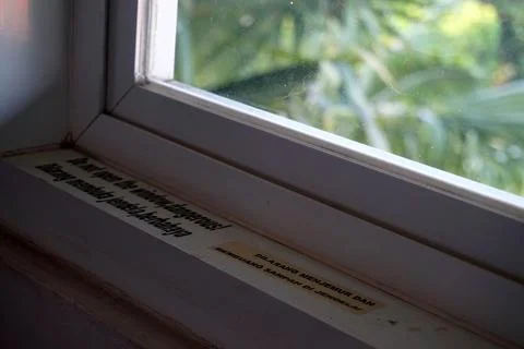 Window Warning Sign Do Not Open Dangerous Multilingual Instructions Stock Photos