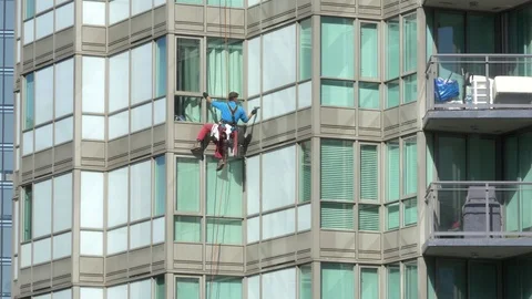 Window washer working on heights. Stockbeeldmateriaal 73912950