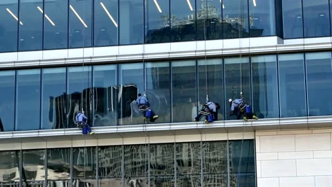 Window Washers at Downtown Hotel Video stock 197013617