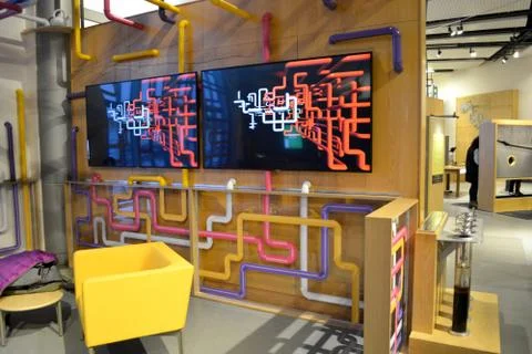 Windows 3D pipe theme exhibit lounge area Foto stock