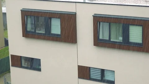 Windows of a building on a rainy day - top view Vídeo Stock 82233207