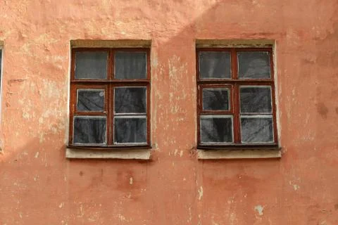 Windows on the wall of an old house Foto stock