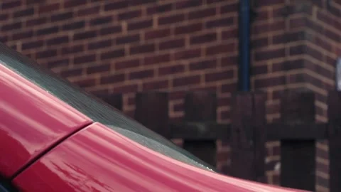 Windscreen wash spraying onto wind shield Vidéo 346241228