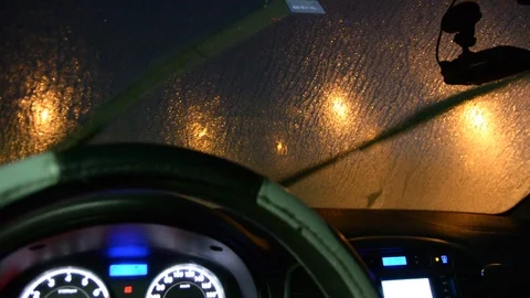 Windscreen wiper can't remove ice from the windshield. view from inside of car n Видео 101707656