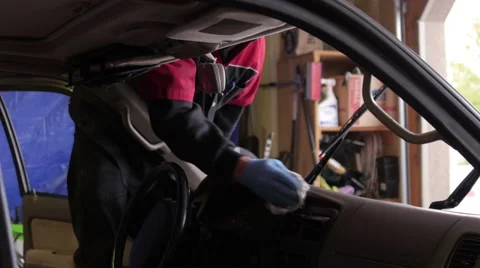 Windshield removal cleaning 库存影片 56958150