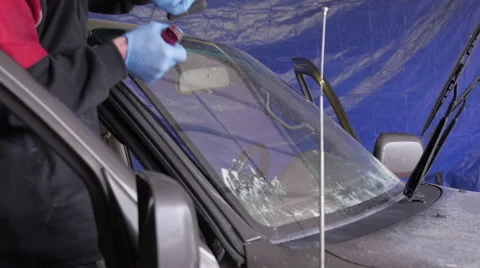 Windshield removal 库存影片 56954656