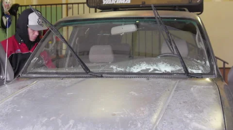 Windshield removal indoor Video stock 56954191