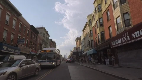 Windshield view. Driving along Manhattan Ave. Greenpoint. Brooklyn. New York. Vídeo Stock 75279714