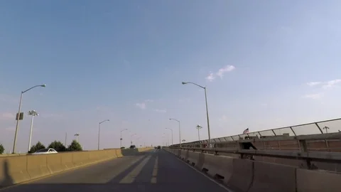Windshield view. Going through Pulaski Bridge. Queens. Brooklyn. New York. Vídeo Stock 75277611