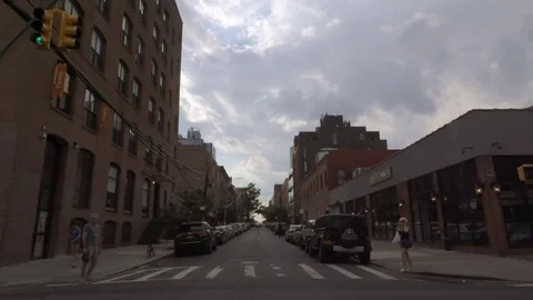 Windshield view. Time lapse. Driving along Streets of Brooklyn. New York. Vídeo Stock 75284709