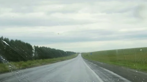 Windshield wiper cleans the glass from rain drops Video stock 80092791