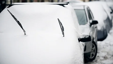 Windshield wipers lifted after heavy snowfall Vídeo Stock 87478009