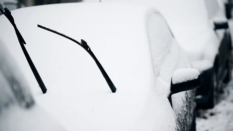 Windshield wipers lifted after heavy snowfall Vídeo Stock 87478020