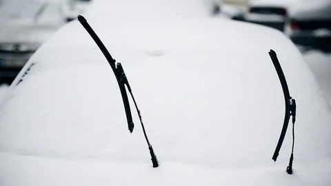 Windshield wipers lifted after heavy snowfall Stockbeeldmateriaal 87478052