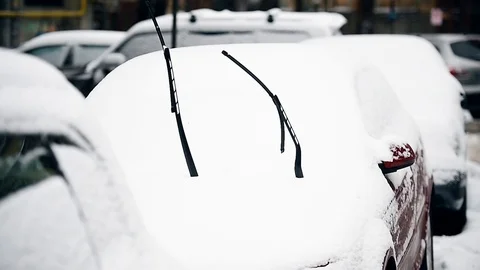 Windshield wipers lifted after heavy snowfall 스톡 동영상 87478067