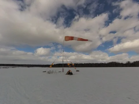 Windsock and fast sky Stockbeeldmateriaal 104396902