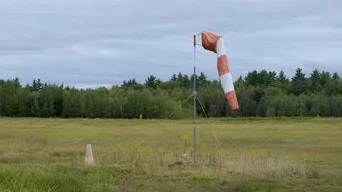 A windsock in a feild 動画素材 95406135
