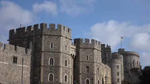 Windsor Castle facade with Royal Standard 動画素材 87503795