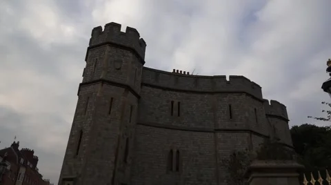 Windsor Castle pan down shot 스톡 동영상 68594994