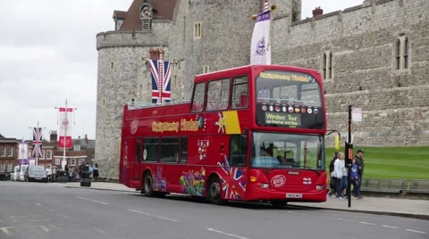 Windsor double decker bus at the Castle Stock-Footage 62522627