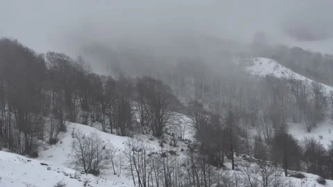 Windstorm and snow in the high mountains Video stock 153285352