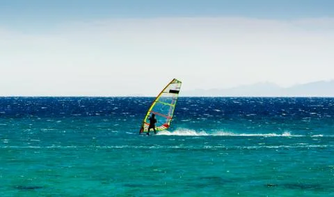 Windsurfer on the background of mountains rides on the waves of the Red Sea i Foto stock