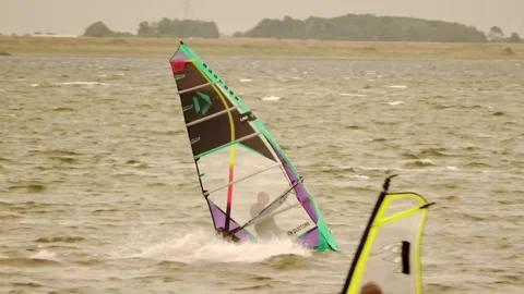 Windsurfer at high speed in the Grevelingenmeer Video stock 252182173