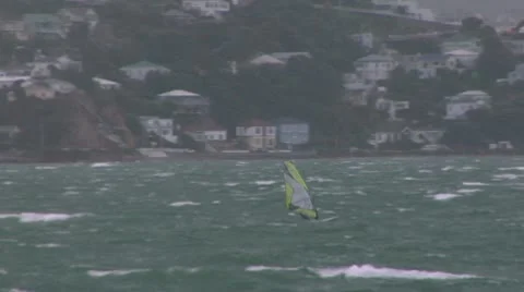 Windsurfers crossing a bay Video stock 8984127