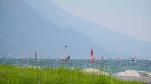 Windsurfers on the Garda Lake Vídeo Stock 110936638