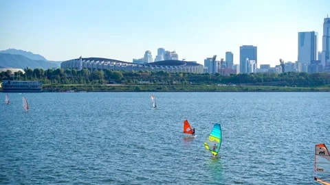 Windsurfers in the Han River. 스톡 동영상 145977933