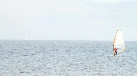 Windsurfing on the Bay Stockbeeldmateriaal 635939