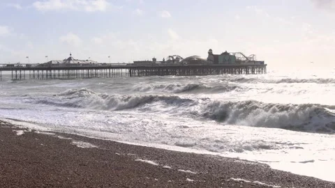 Windy Day with Sun at Pebble Beach and Palace Pier Visible, Brighton, UK Vidéo 287440980