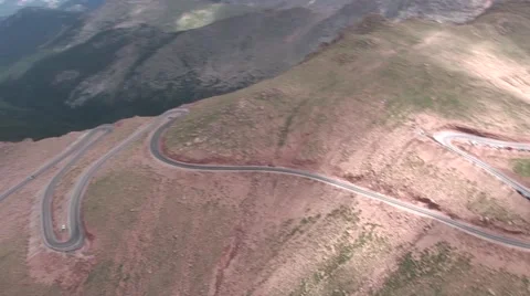 Windy Mountain Road Aerial 動画素材 52545892