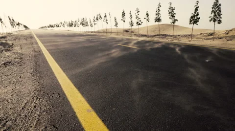 Windy road in the desert Vidéo 60674927