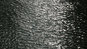 Windy Water reflections Stockbeeldmateriaal 85539461