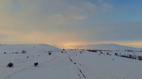Windy winter landscape with snow-covered trees and rolling hills 스톡 동영상 332571745