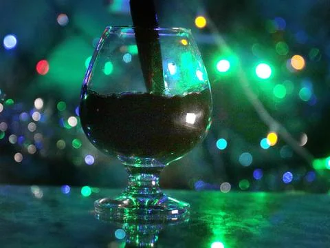 Wine on the background of Christmas tree Stockfoto's