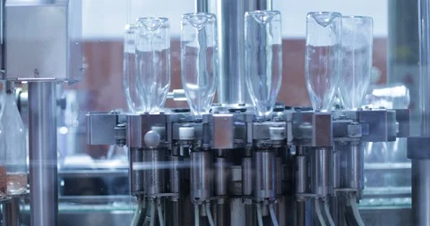 Wine bottle cleaning machine. Modern automatic robot grabbing and cleaning 스톡 동영상 95289574