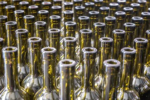 Wine bottles background, winemaking process, preparing wine for bottling in a Foto stock
