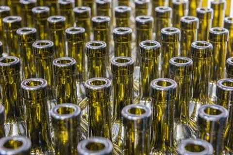 Wine bottles background, winemaking process, preparing wine for bottling in a Foto stock