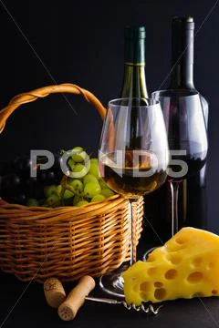 Wine, cheese and grapes Stock-Fotos