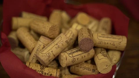 Wine corks in a basket Vídeo Stock 197630819