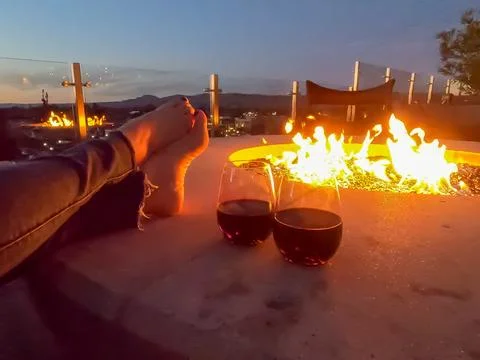 Wine by the fire Foto stock