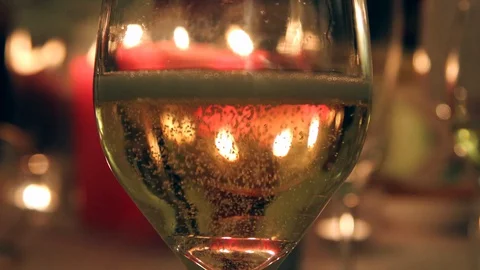 Wine in a glass with bubbles Video stock 129559986