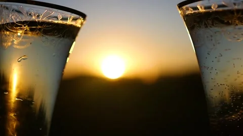 Wine glasses clink at sunset 库存影片 67382631