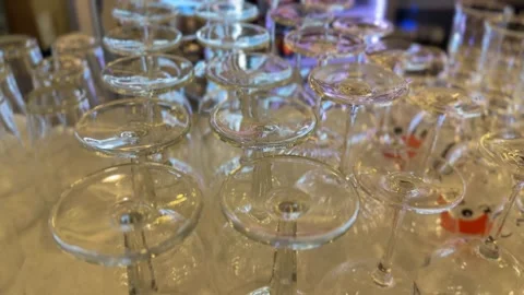 Wine glasses on table with reflections, suitable for party or celebration t.. Stockbeeldmateriaal 338324504