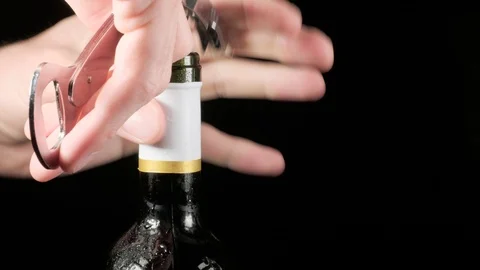 Wine opening. Video stock 98211260