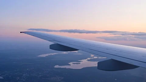 Wing and sunset view from airplane window Vídeo Stock 143565916